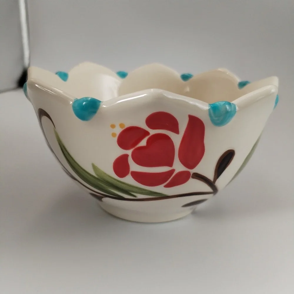 Vida by Eva Mendes for España JARDINE‎ Handcrafted Scalloped Floral Bowl 4.75